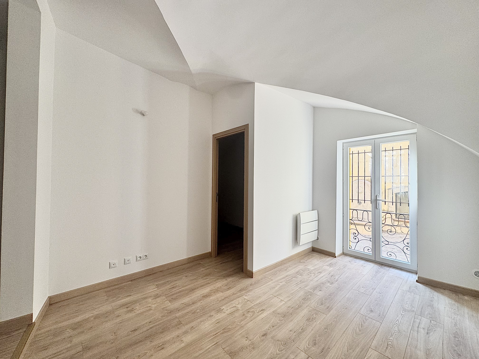 Image_, Immeuble, Saint-Laurent-du-Var, ref :VIM250007995