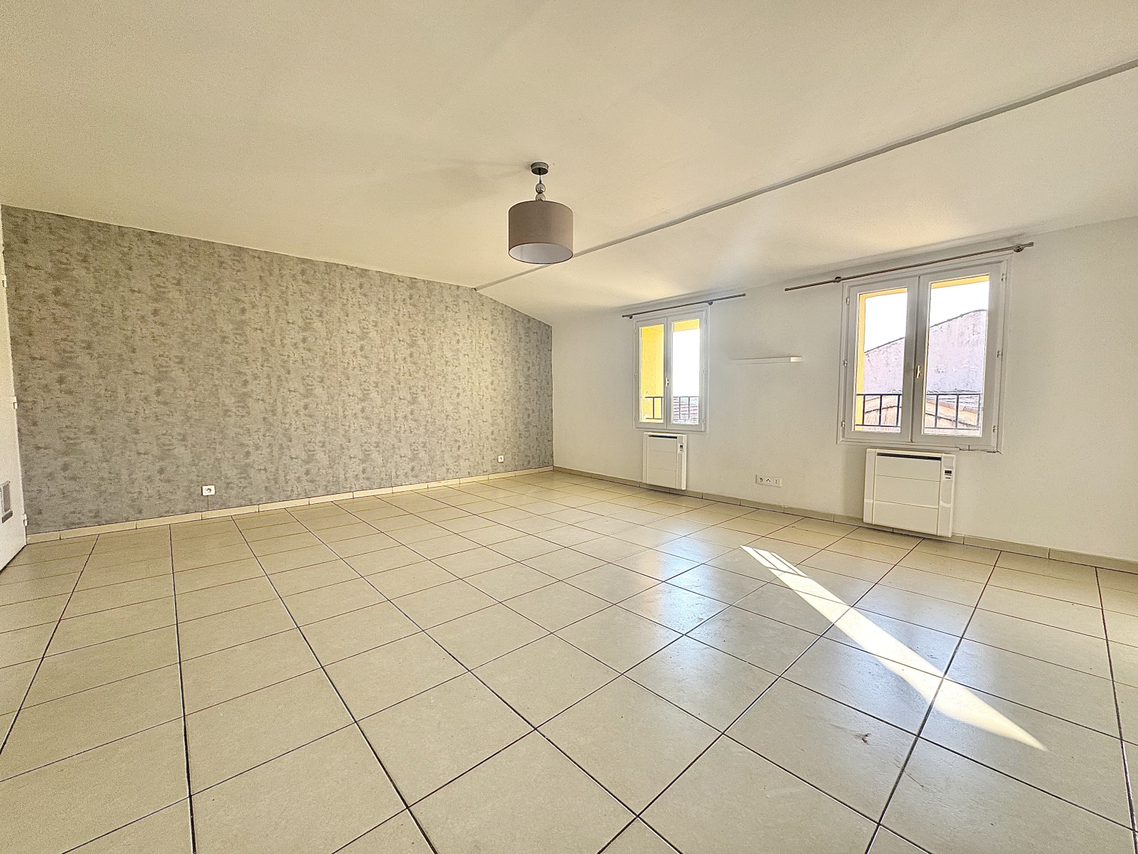 Image_, Immeuble, Saint-Laurent-du-Var, ref :VIM250007995